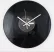 Nástenné hodiny vyrobené z vinylovej platne Nástenné hodiny vyrobené z vinylovej platne