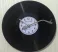 Nástenné hodiny vyrobené z vinylovej platne Nástenné hodiny vyrobené z vinylovej platne